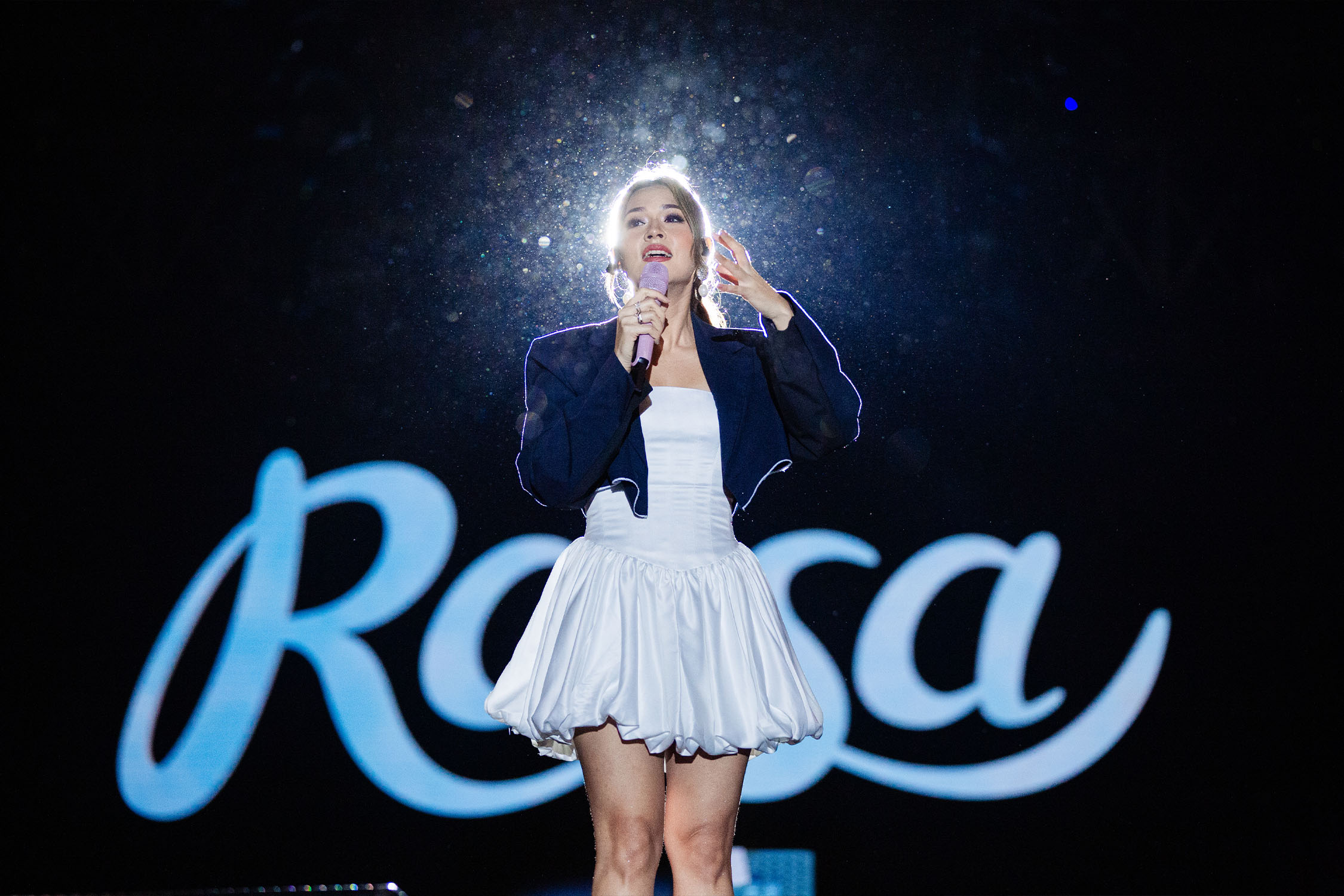 Kerumunan penonton yang antusias